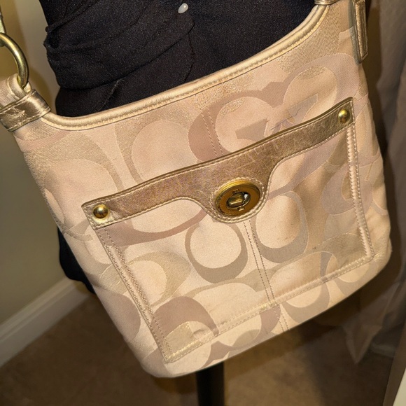 Coach Elegant Beige Designer Shoulder Bag Champagne Gold Straps - Picture 4 of 6